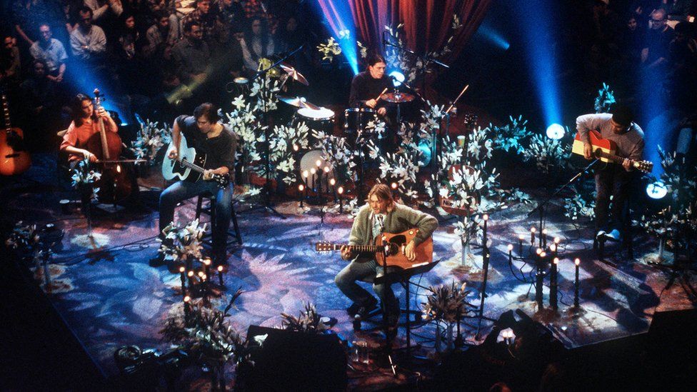 Nirvana play MTV Unplugged