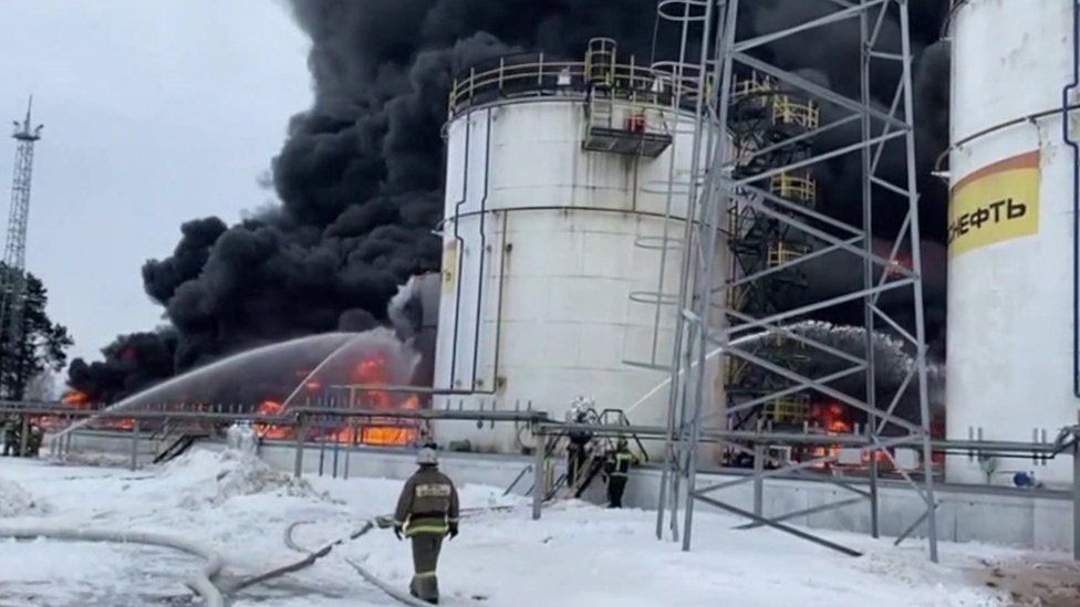 Four oil tanks caught fire at the depot near Klintsy