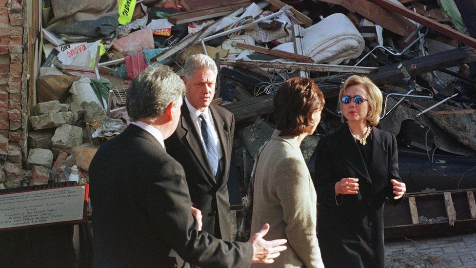 US President Bill Clinton (2D L), his wife, Hillary (R) and British Prime Minister Tony Blair's wife, Cherie (2D R), view 03 September the damage caused by a terrorist bomb that killed 28 people on 15 August. The Clintons later took a walk in the High Street.