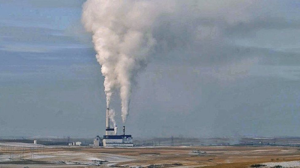 The coal-fired Milton Young Power Plant near Center, North Dakota (file picture)