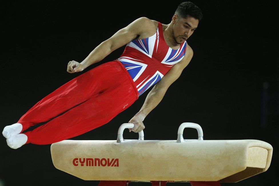 Virgin Trains East Coast 'sorry' for Louis Smith check - BBC News