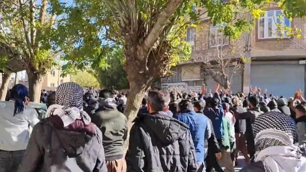 Anti-government protesters in the Kurdish city of Piranshahr, in north-western Iran, on 21 November 2022