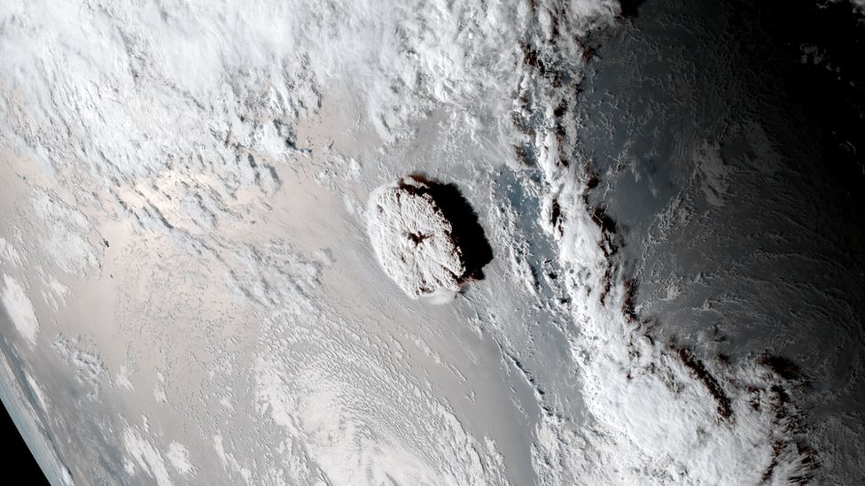 Спутниковый снимок извержения