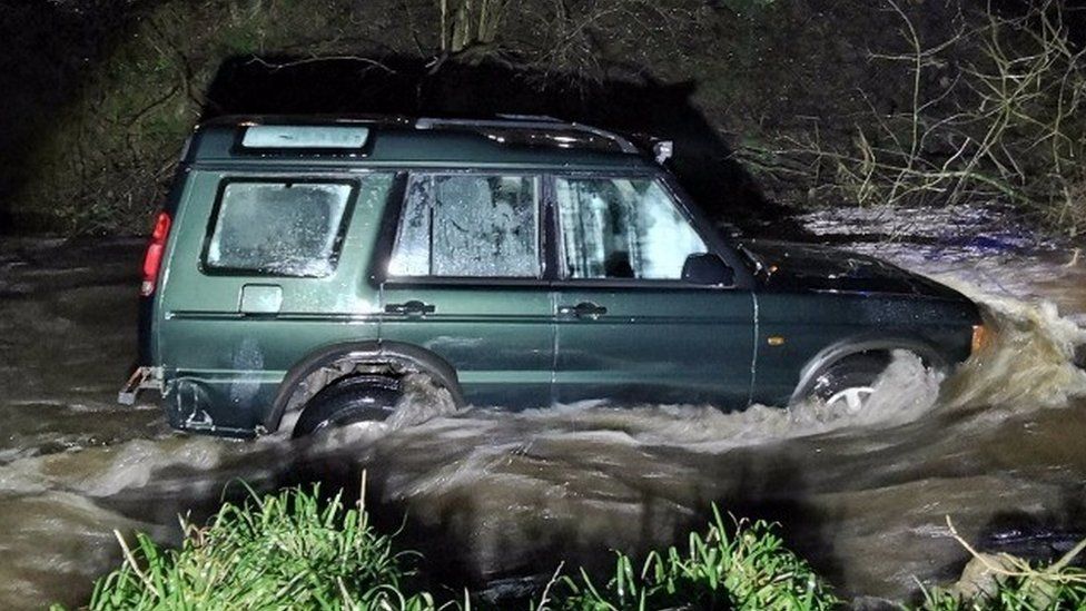 Covid: Land Rover's 'non-essential' river crossing annoys police - BBC News