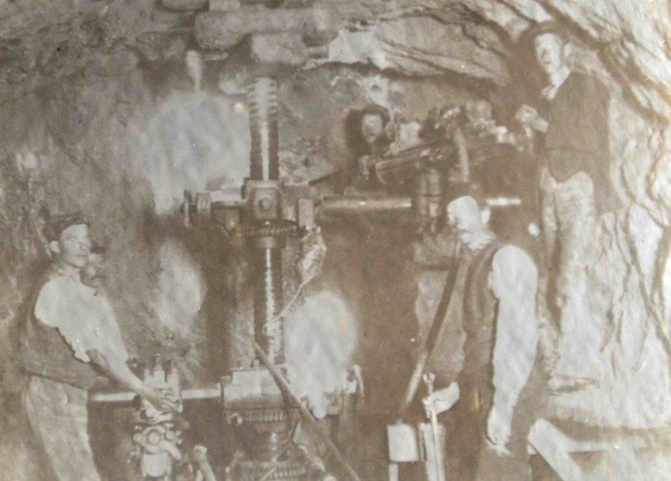 Katrine tunnelling 1892 showing workers tunnelling through rock with machinery to prop up the ceiling of the excavation. The two last pictures would give modern-day health and safety officials sleepless nights