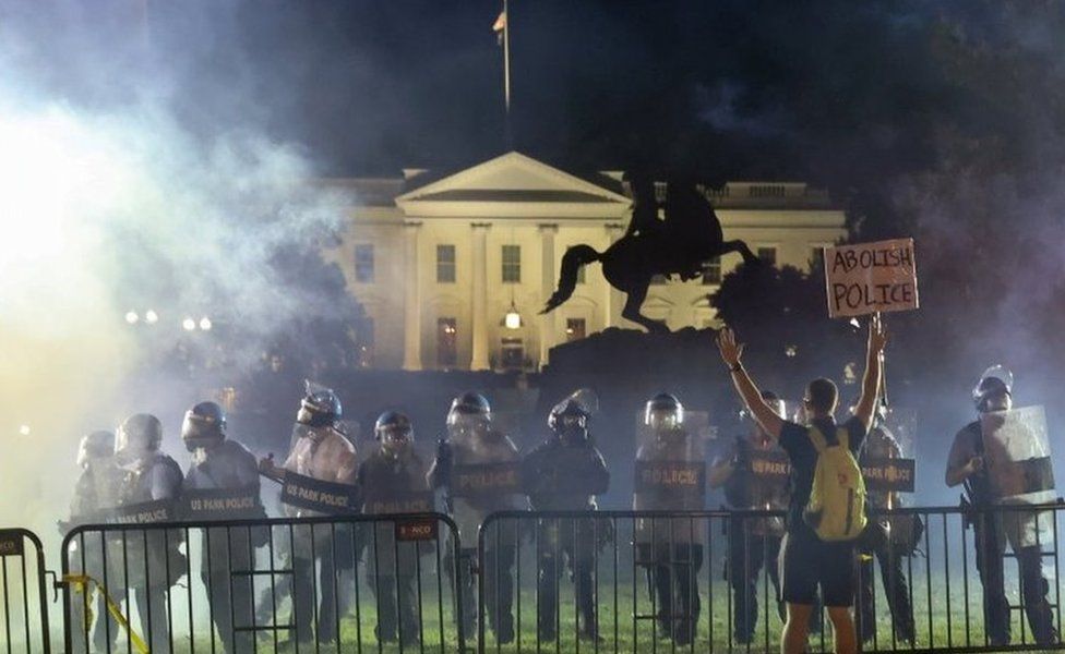 Riot police secure the area around the White House in Washington DC. Photo: 31 May 2020