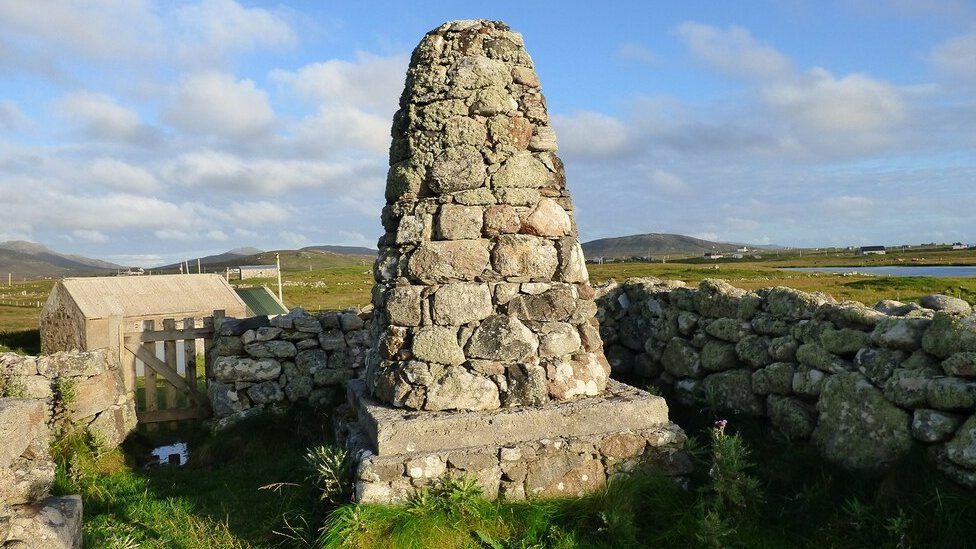 Carragh-chuimhne Flòraidh NicDhòmhnaill