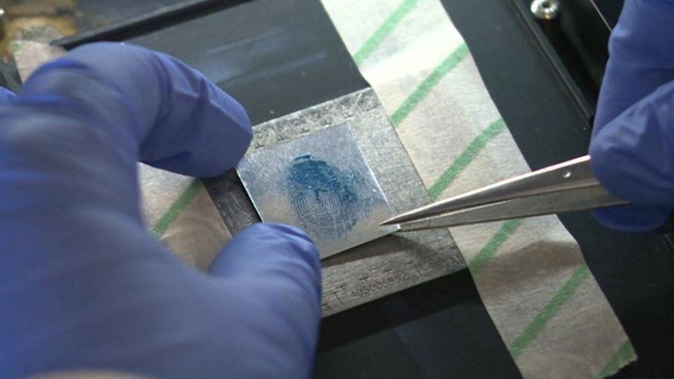 New police rules to govern fingerprint and DNA retention - BBC News