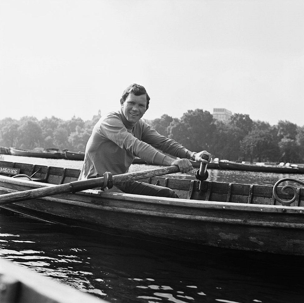Tom McClean rowing in the Serpentine, Hyde Park