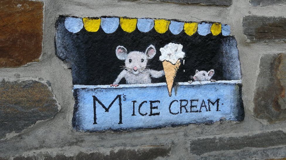 Mice selling ice cream