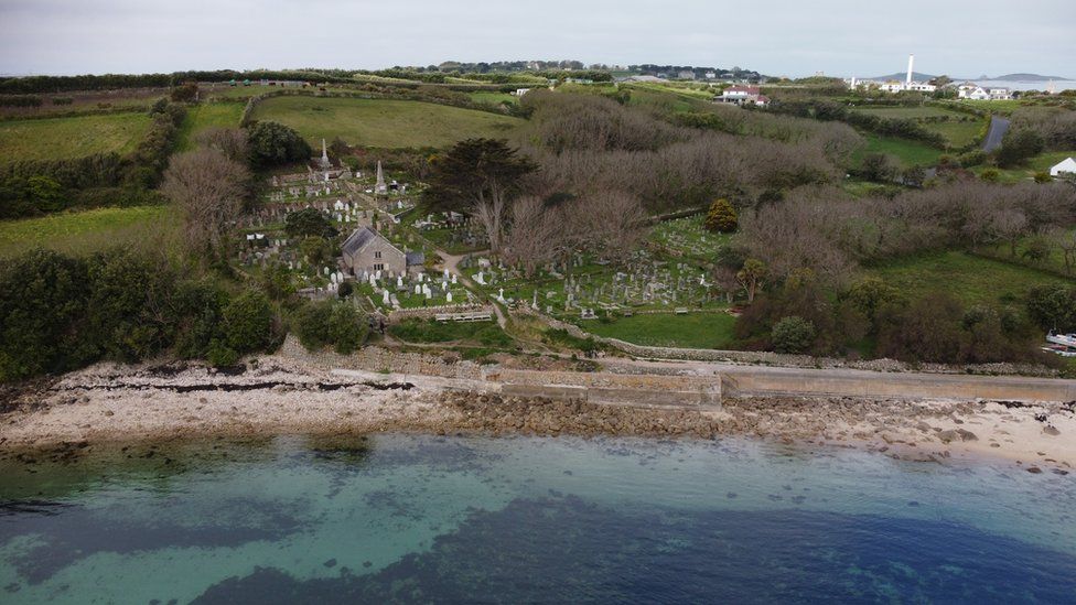 Isles of Scilly churchyard volunteers uncover buried tales BBC News