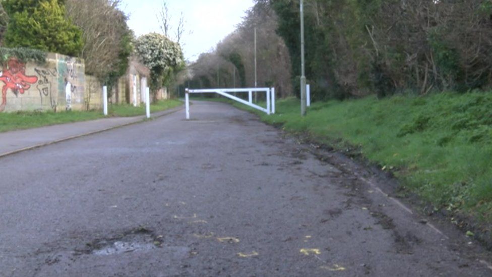 Man dies in Oxford mini motorbike crash with barrier BBC News