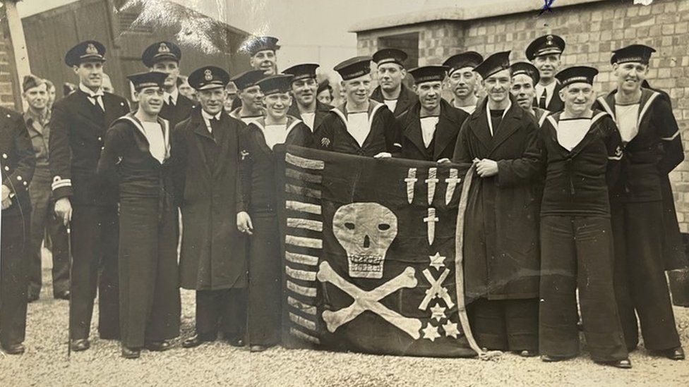 HMS Unbroken and crew