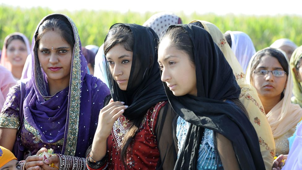 Why Are Some Sikh Women Now Wearing The Turban Bbc News 