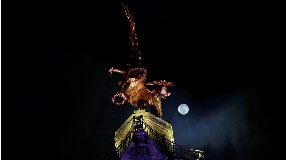 Supermoon rises over the Angel of Independence Monument in Mexico City