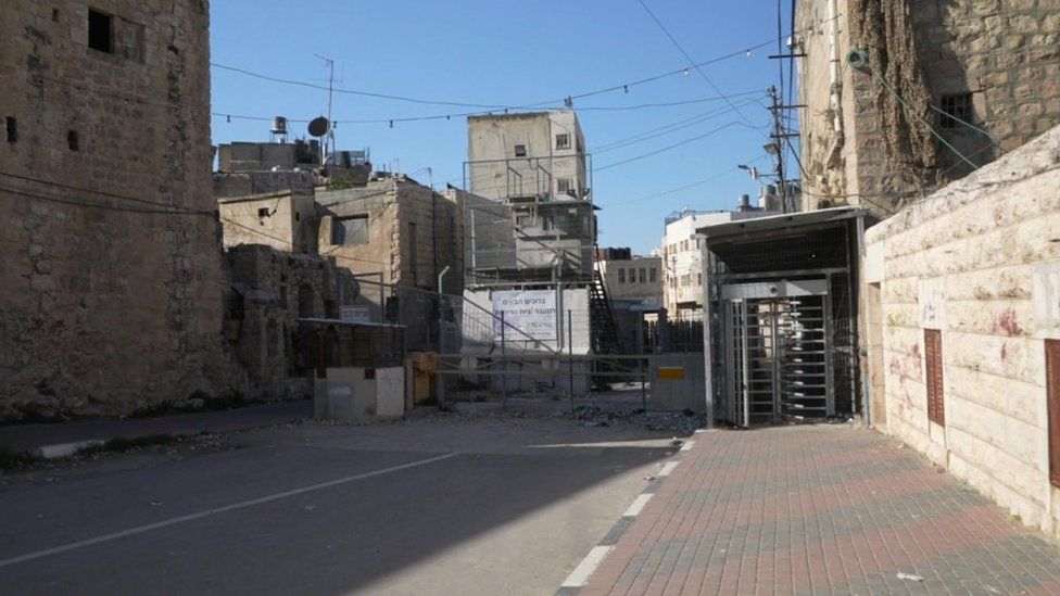 Закрытая улица в Хевроне, на оккупированном Западном берегу