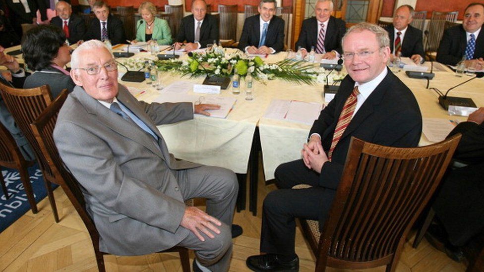 Ian Paisley (L) and Martin McGuinness (R)