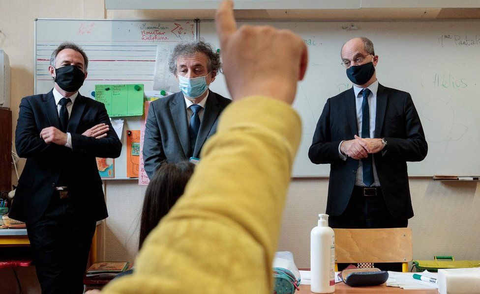 French Education Minister Jean-Michel Blanquer (R) in a Paris school, 11 May 20