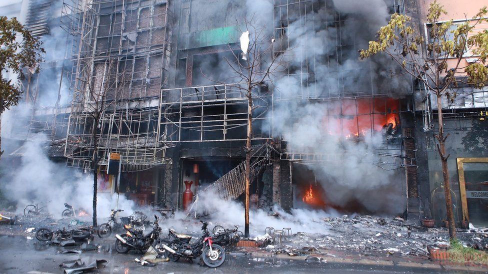General view from the street after a fire broke out at a karaoke bar in Hanoi, Vietnam, 01 November 2016