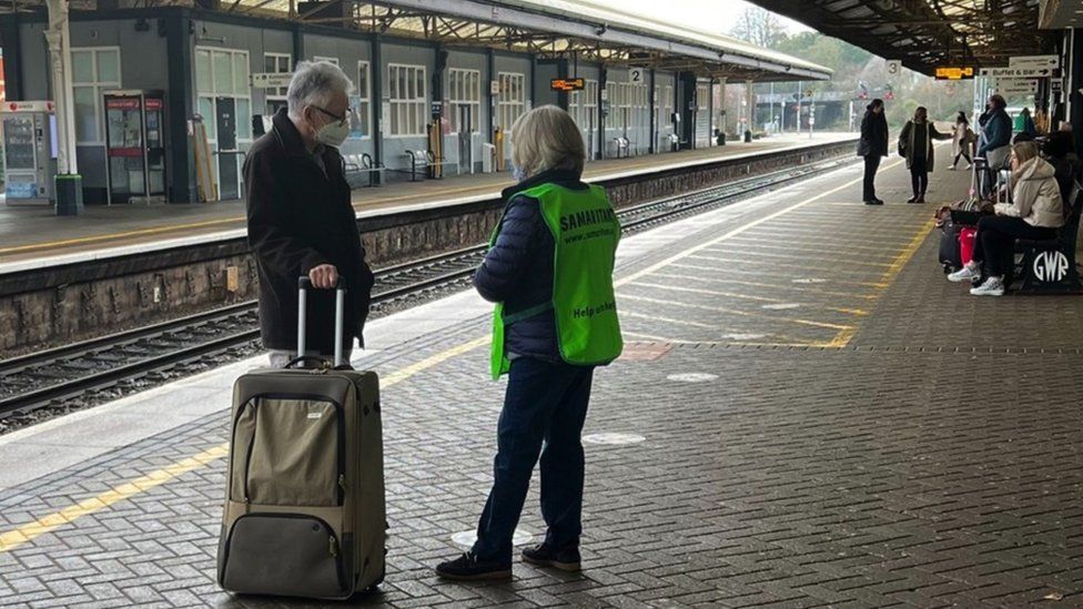 Blue Monday: Samaritans on hand at railway stations - BBC News