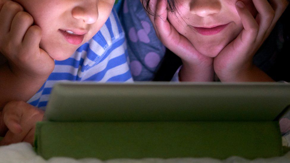 Kids using a tablet computer
