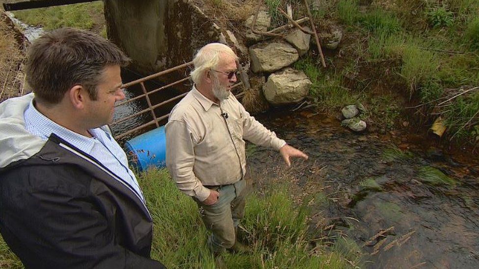 Water help for communities 'running dry' after heatwave - BBC News