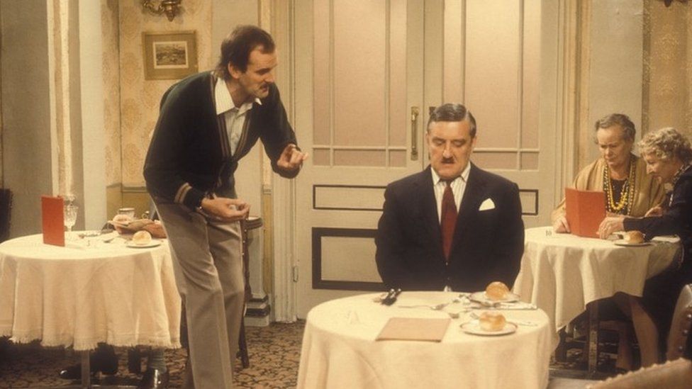 Джон Клиз и Бернард Криббинс в Fawlty Towers