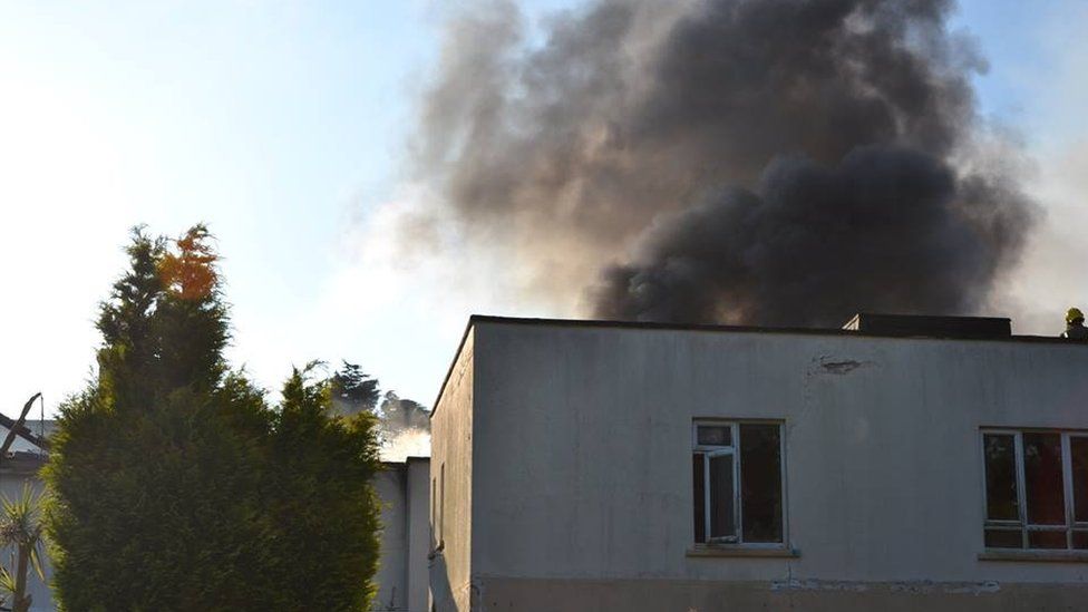 Guernsey hotel destroyed in Sunday morning fire - BBC News