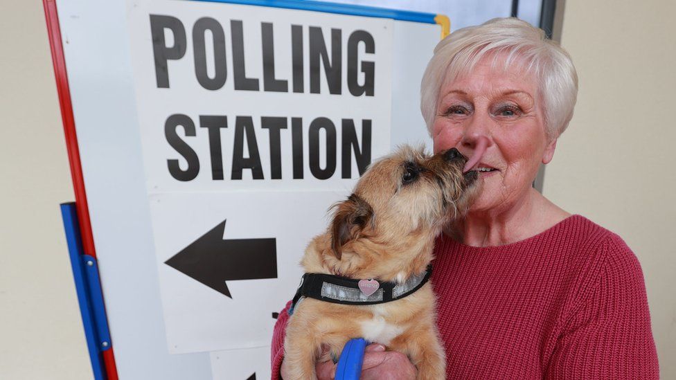 Maureen Killiner with her canine  Holly, arrives astatine  Dromore Central Primary School polling station. Holly is licking Maureen's face.