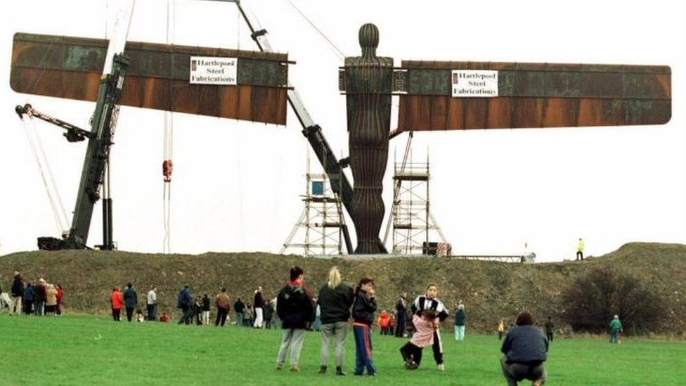 Angel of the North being erected