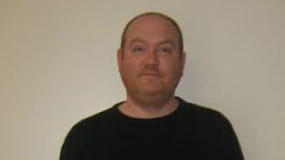 Nationwide hunt for missing murderer Richard Bracken BBC News