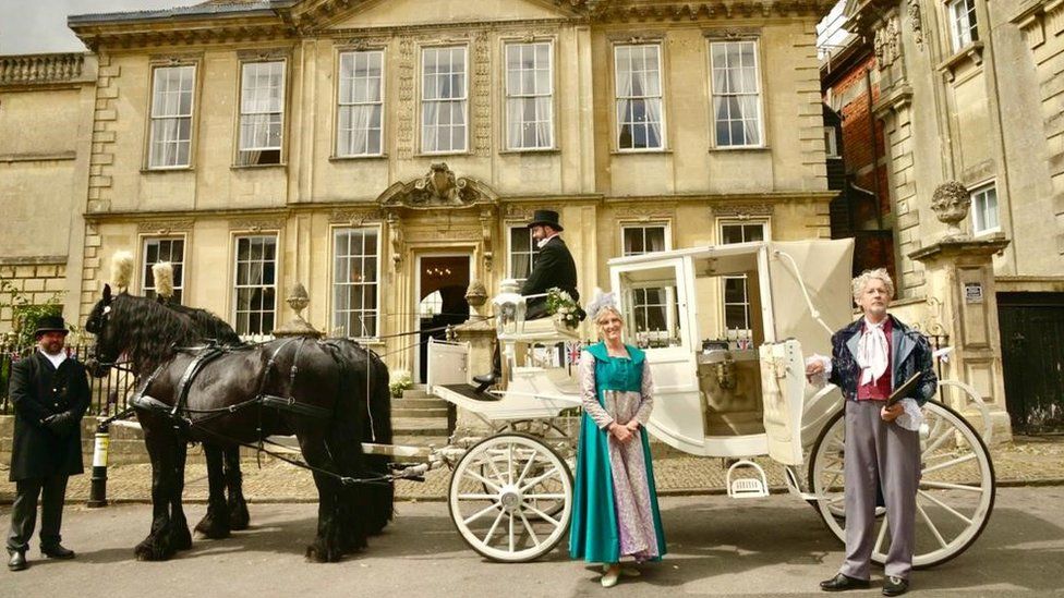 A wedding horse and carriage outside of Parade House