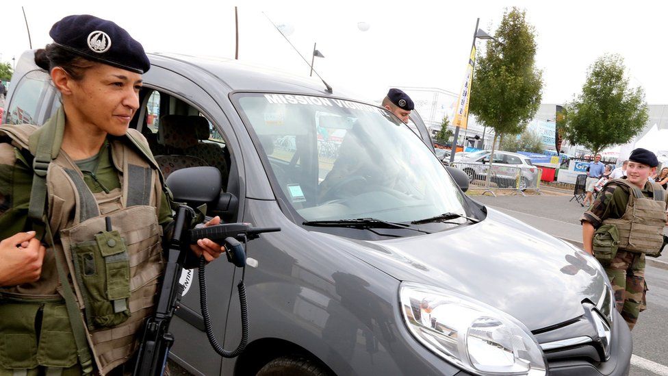 French soldiers on patrol in Chalons-en-Champagne, 28 August