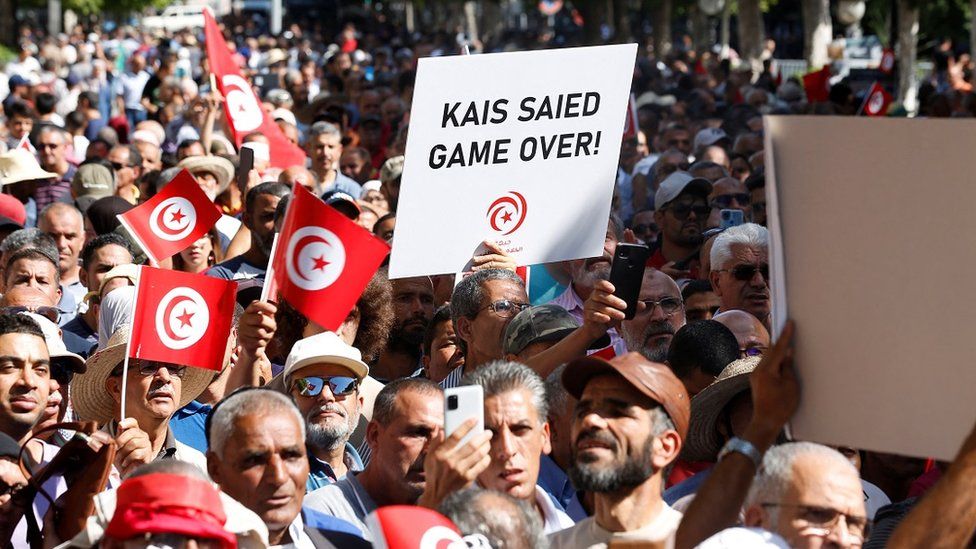 Ennahda supporters protest against Kais Saied.