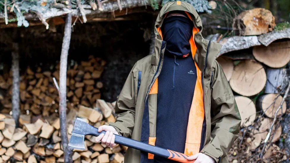 Ukraine war: Hiding from Putin's call-up by living off-grid in a freezing forest