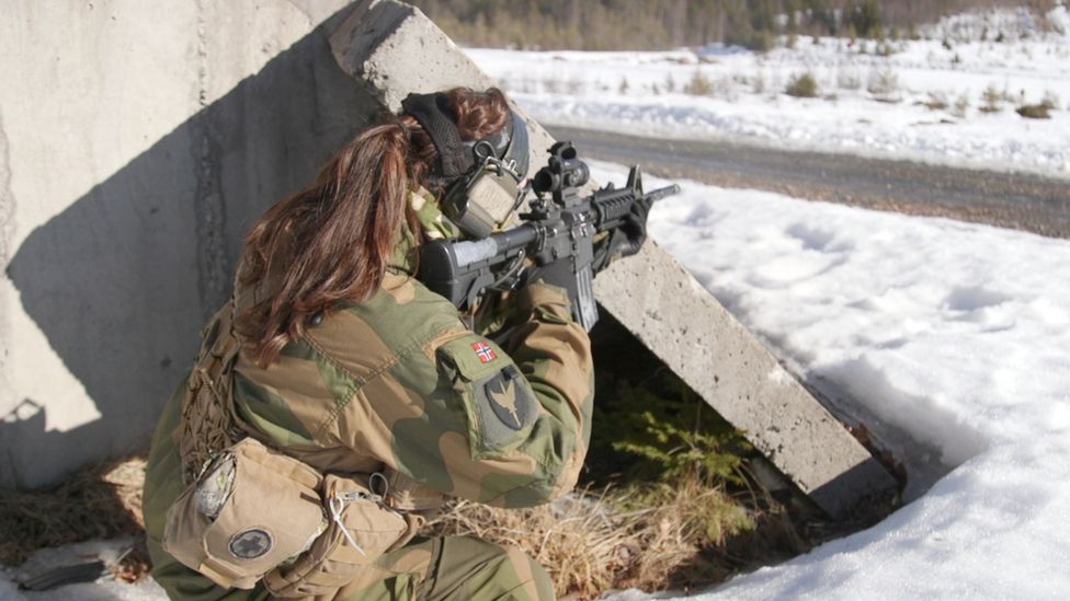 Meet the Hunter Troop: Norway's tough-as-nails female soldiers - BBC News