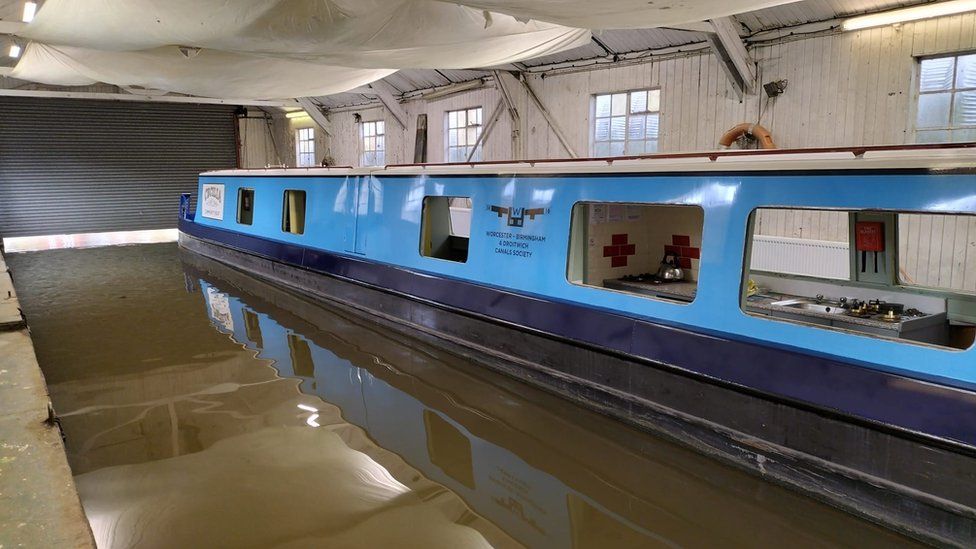 Alvechurch narrowboat to return after £25k revamp BBC News