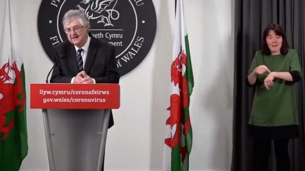 Cathryn McShane interpreting for First Minister Mark Drakeford at a daily briefing