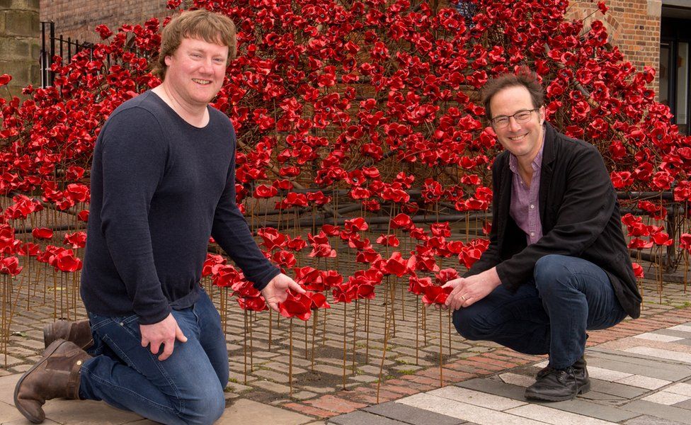 Paul Cummins (Left) and designer Tom Piper (Right) with ceramic poppies