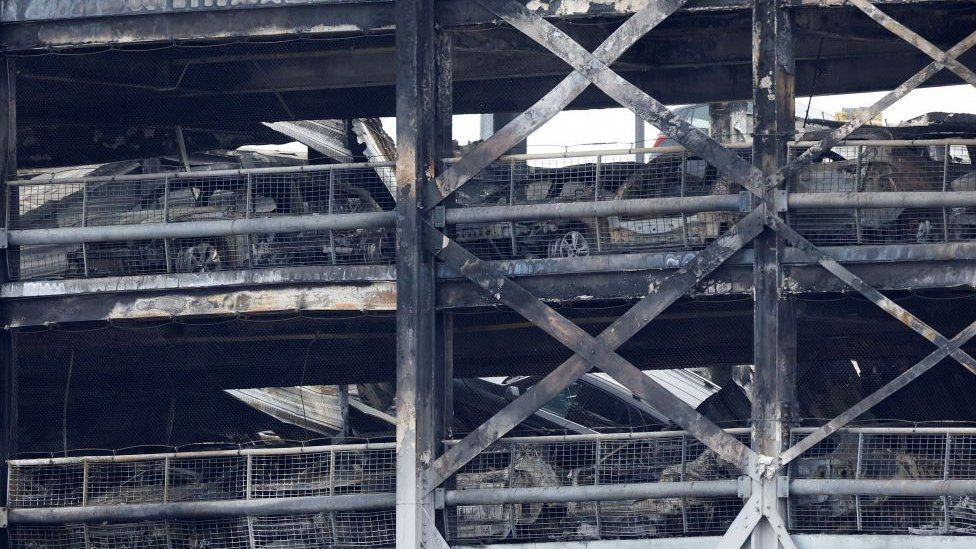 Luton Airport car park fire was 'accidental', says fire service - BBC News