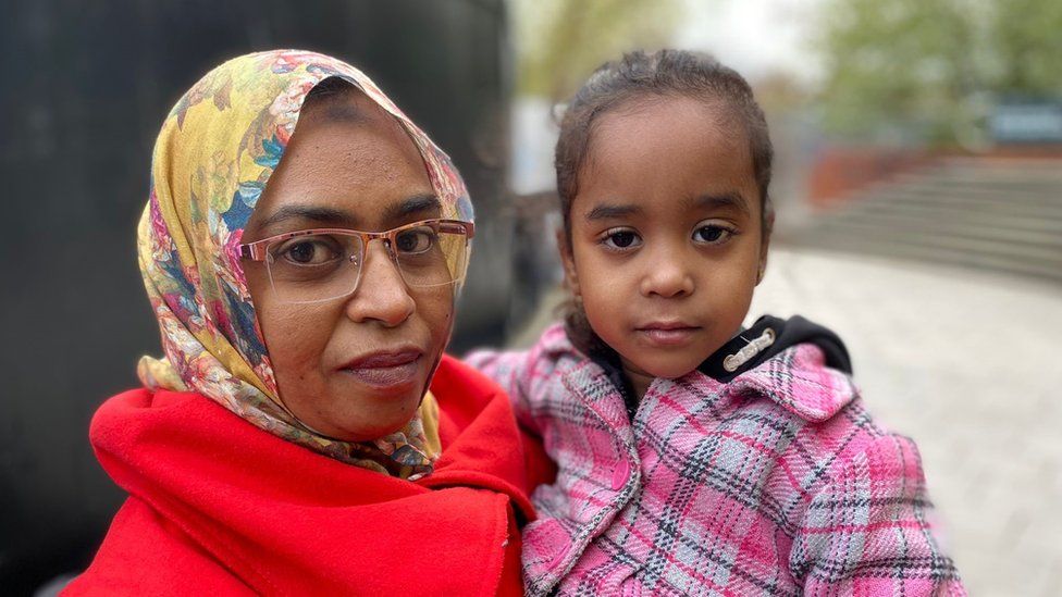 Sumer's mother and sister Sarah, aged three