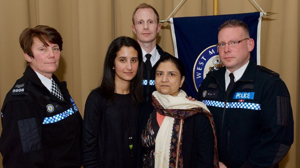 Sgt Julie Kempson, PC Matt Moore and Sgt Richard Nutt with members of Mr Javeed's family