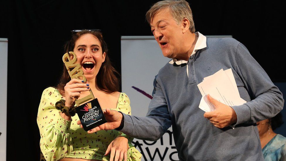 Catherine Cohen with her award for Best Newcomer
