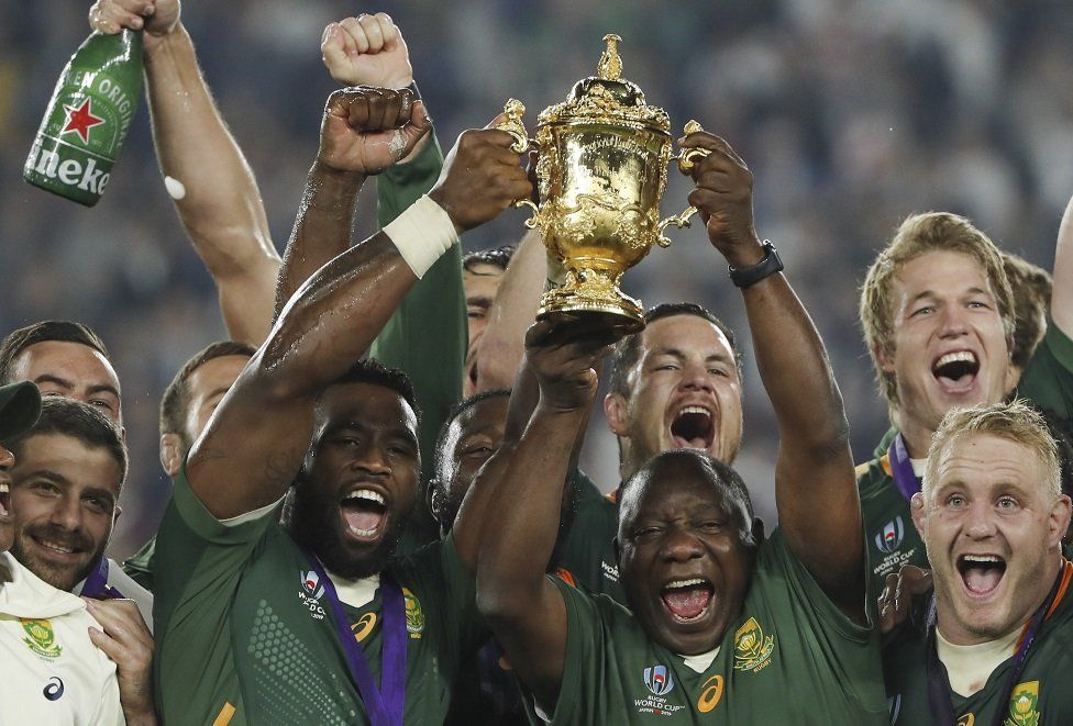 Cyril Ramaphosa with the trophy