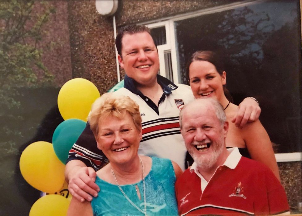 Robyn with her brother Gareth and parents Marjorie and David