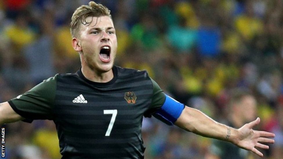 Max Meyer: Crystal Palace sign Germany midfielder from Schalke - BBC Sport