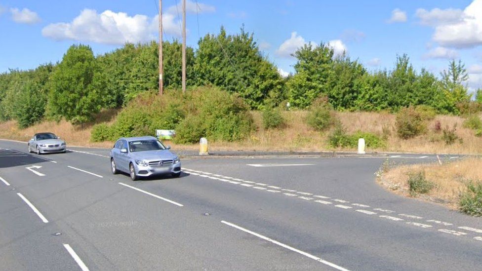 Pregnant Woman's Baby Dies After Crash On A44 At Evesham - BBC News