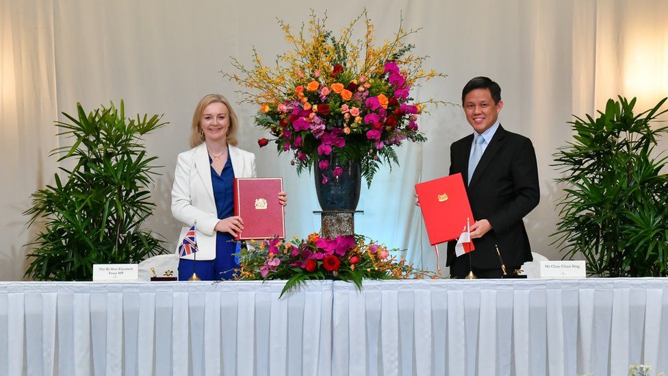 UK and Singapore ministers with FTA.