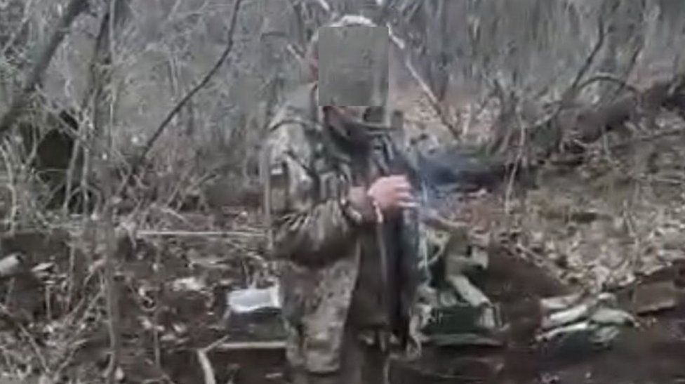 Скриншот видео, якобы показывающего украинского военнопленного