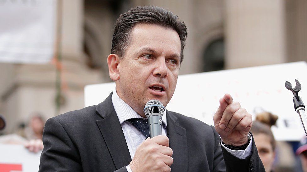 Nick Xenophon: Influential Australian senator to resign - BBC News